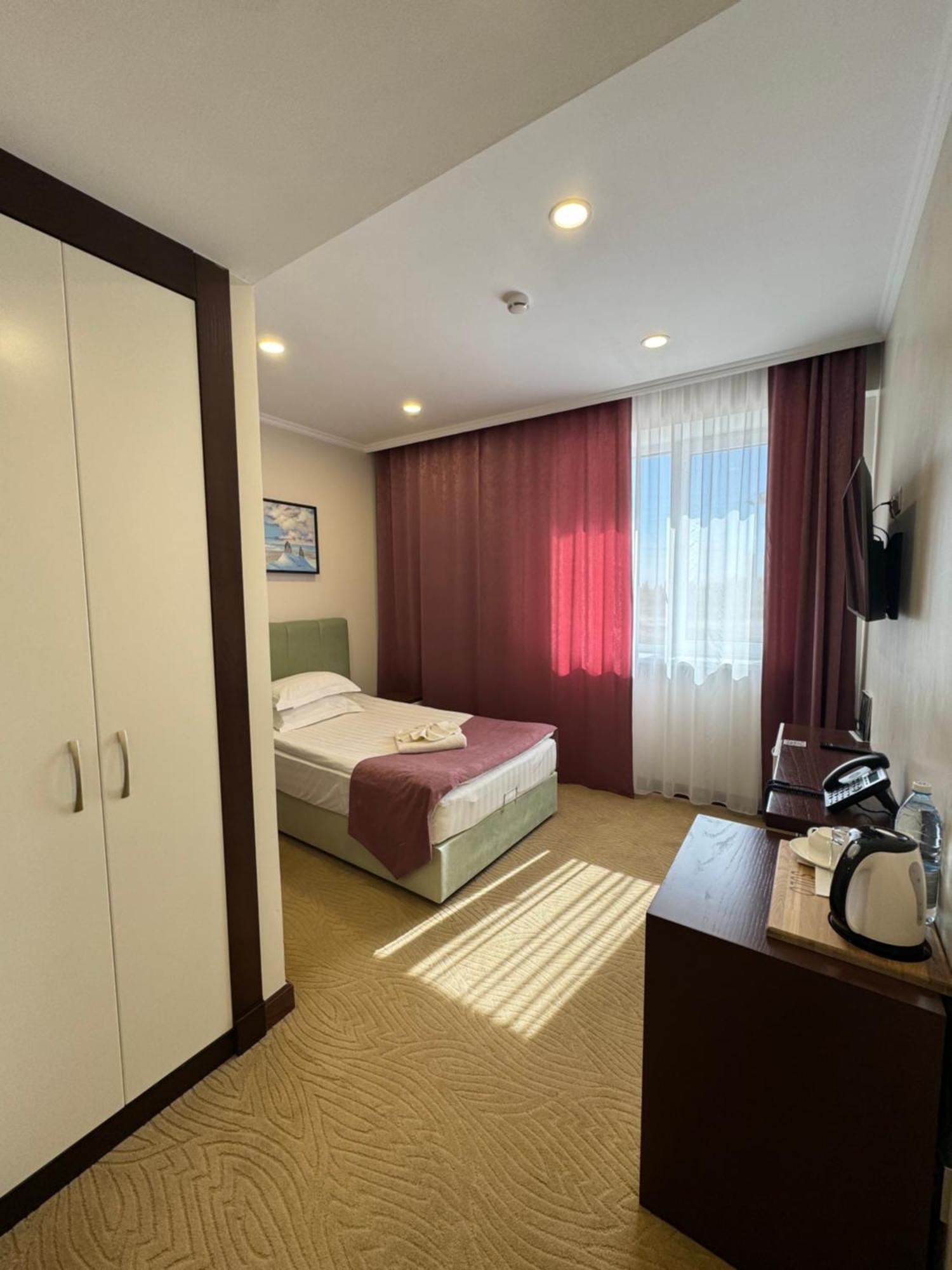 Sulo Atyrau Hotel Екстериор снимка