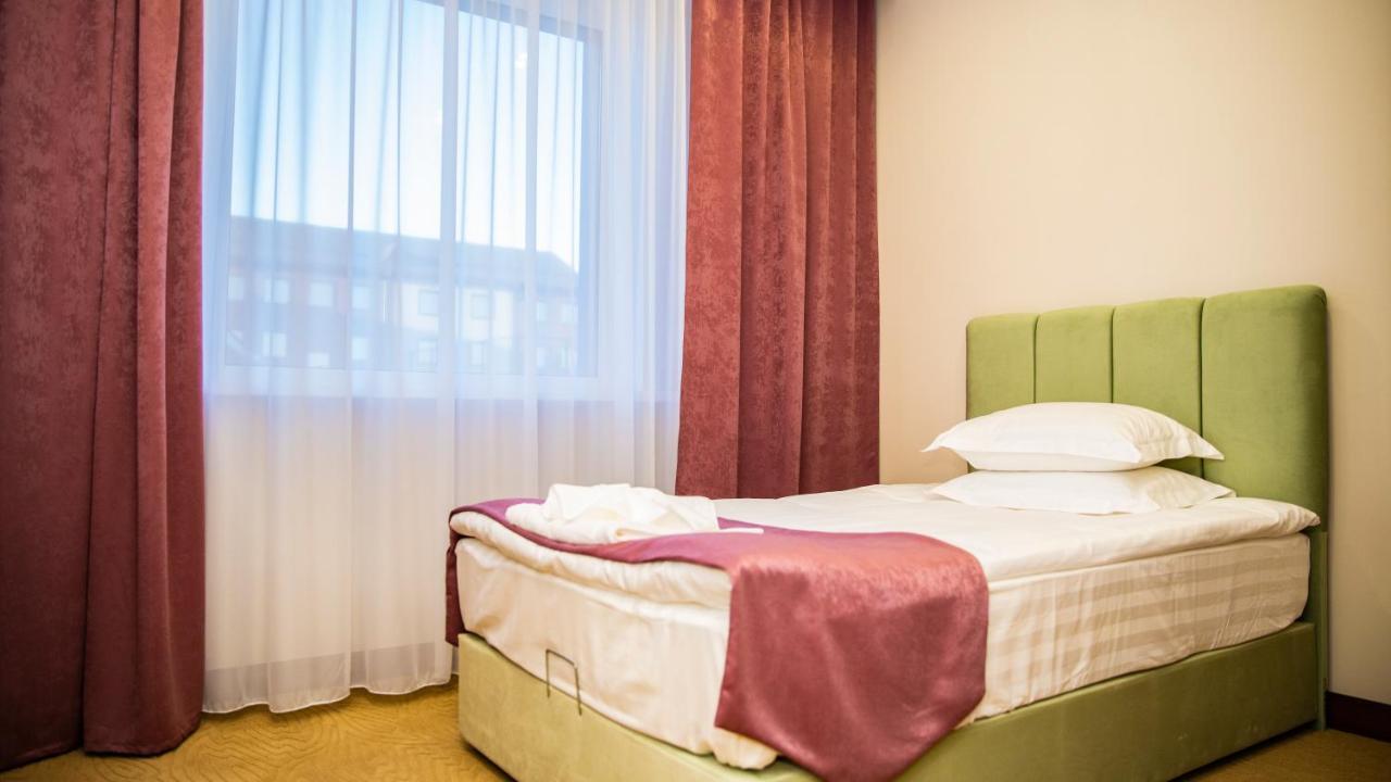 Sulo Atyrau Hotel Екстериор снимка